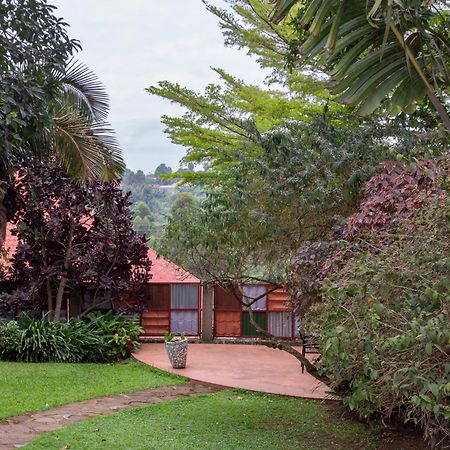 Dutchess Hotel And Restaurant Fort Portal Екстериор снимка