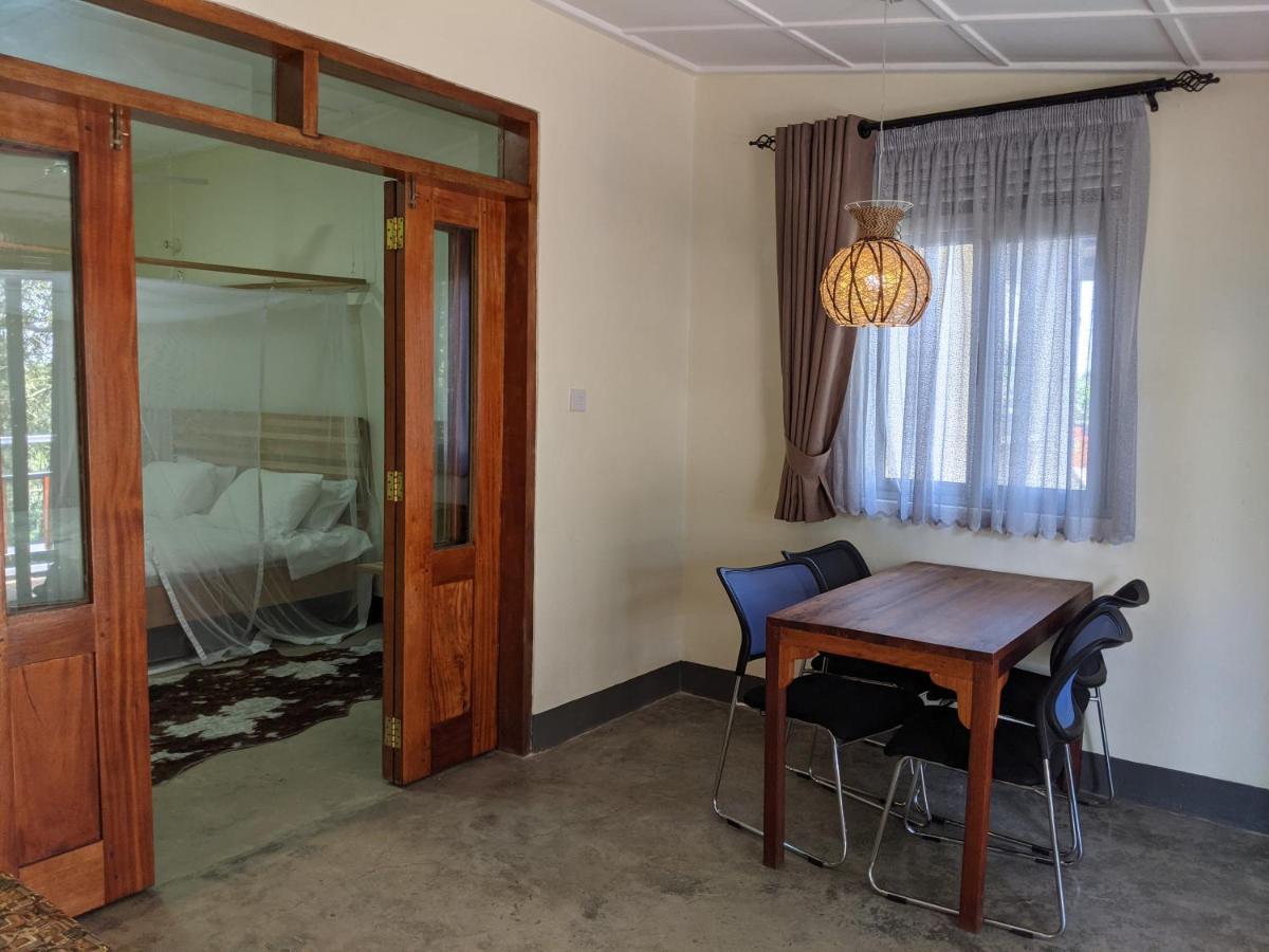 Dutchess Hotel And Restaurant Fort Portal Екстериор снимка