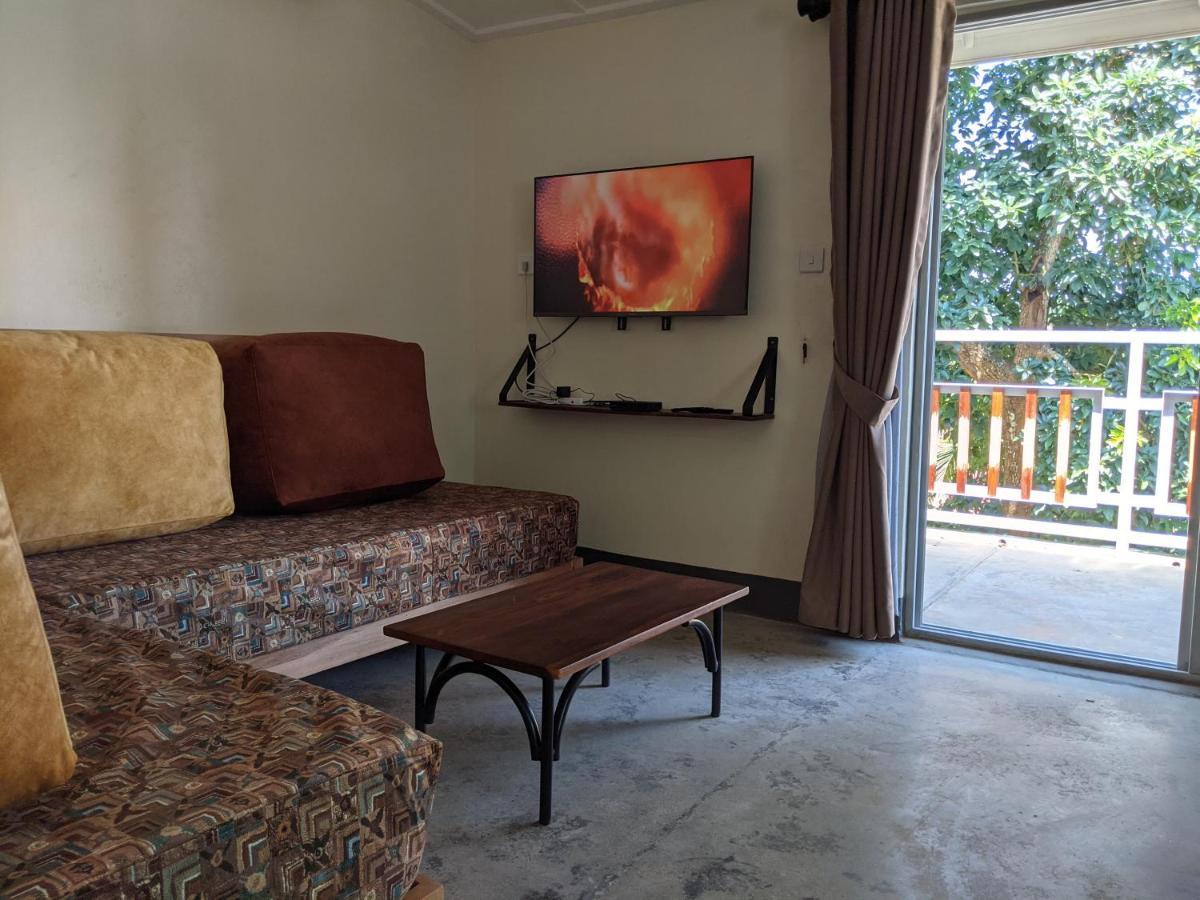Dutchess Hotel And Restaurant Fort Portal Екстериор снимка