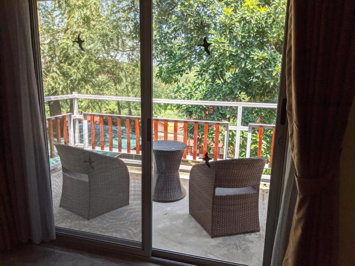 Dutchess Hotel And Restaurant Fort Portal Екстериор снимка
