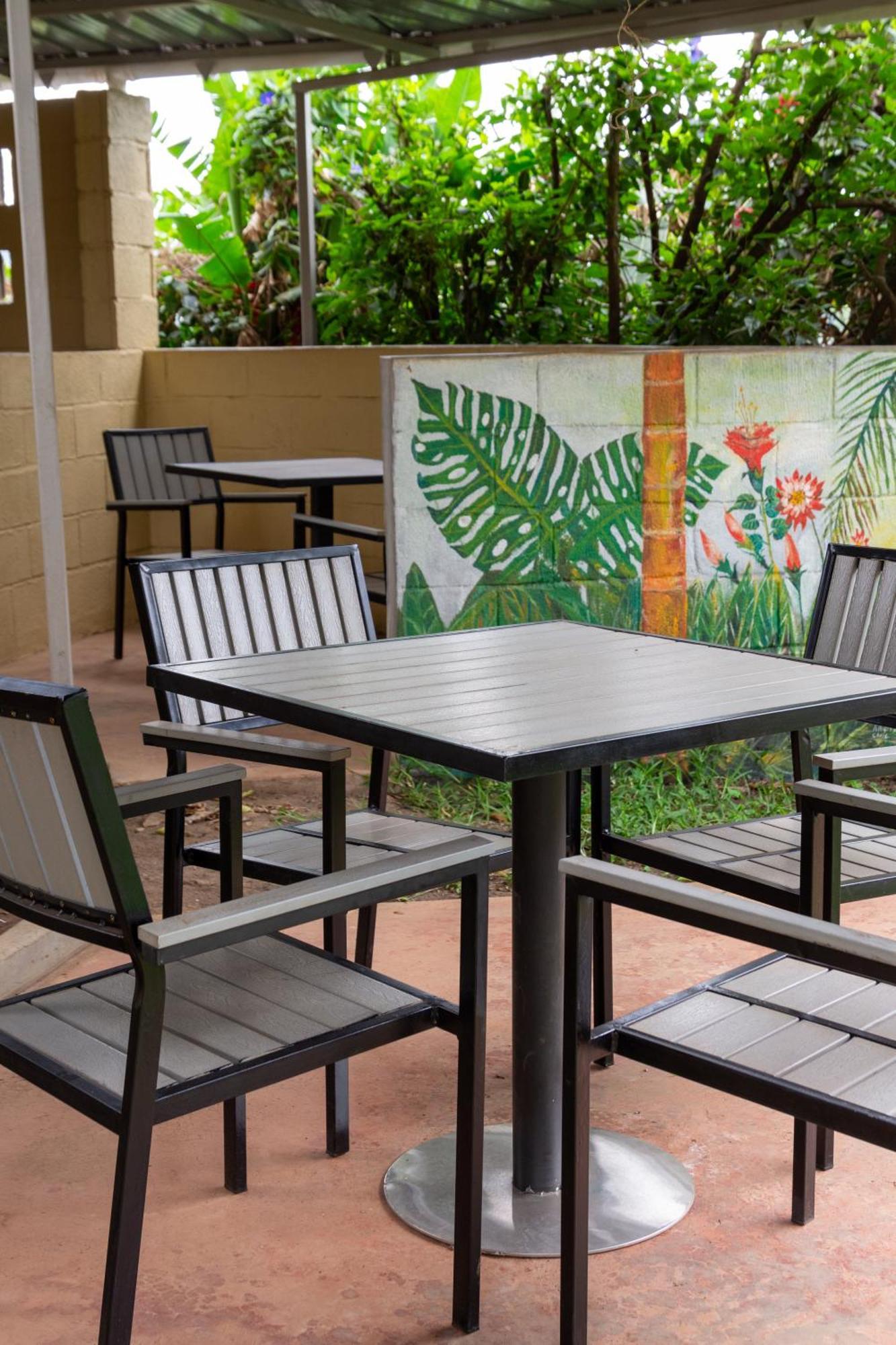 Dutchess Hotel And Restaurant Fort Portal Екстериор снимка