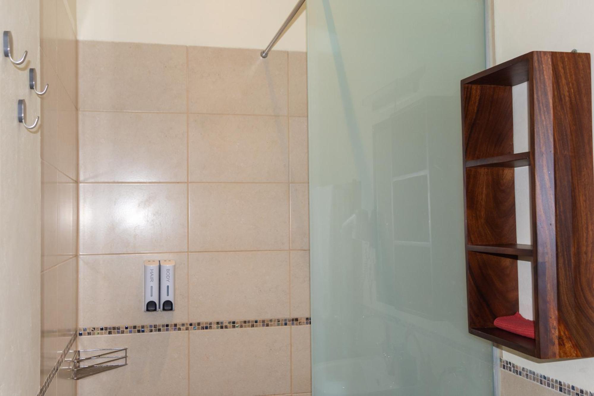 Dutchess Hotel And Restaurant Fort Portal Екстериор снимка