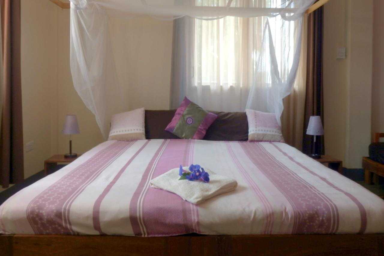 Dutchess Hotel And Restaurant Fort Portal Екстериор снимка
