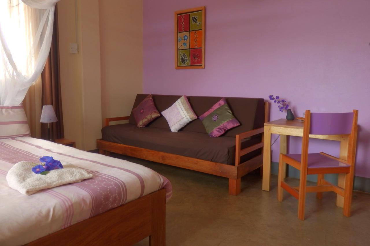 Dutchess Hotel And Restaurant Fort Portal Екстериор снимка