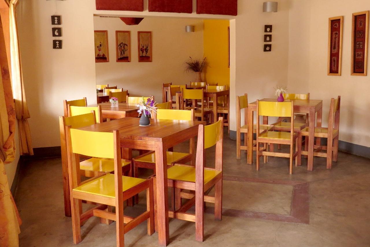 Dutchess Hotel And Restaurant Fort Portal Екстериор снимка