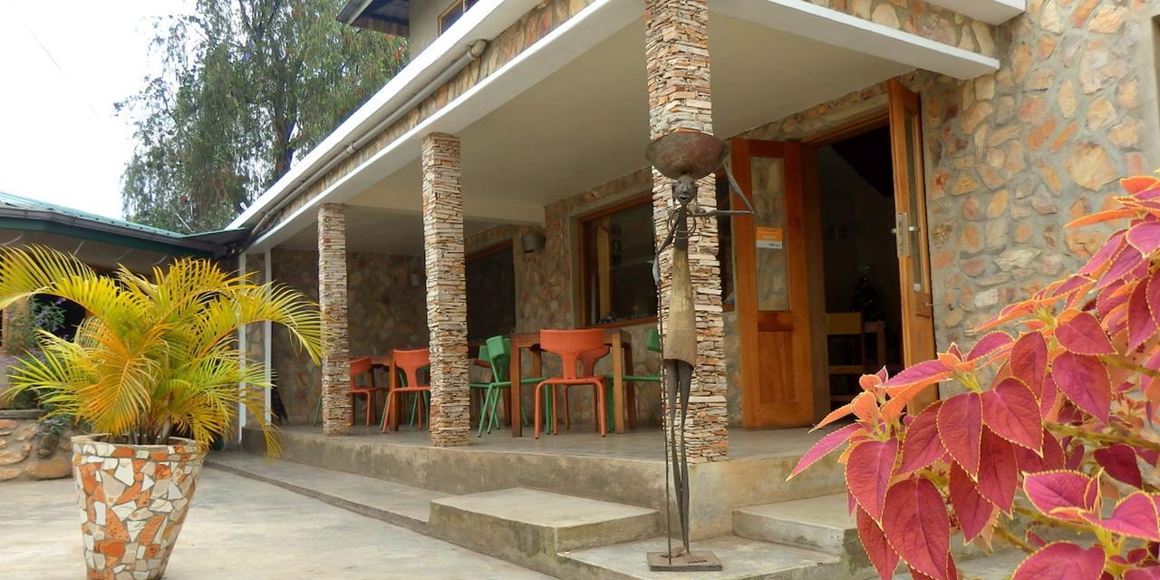 Dutchess Hotel And Restaurant Fort Portal Екстериор снимка