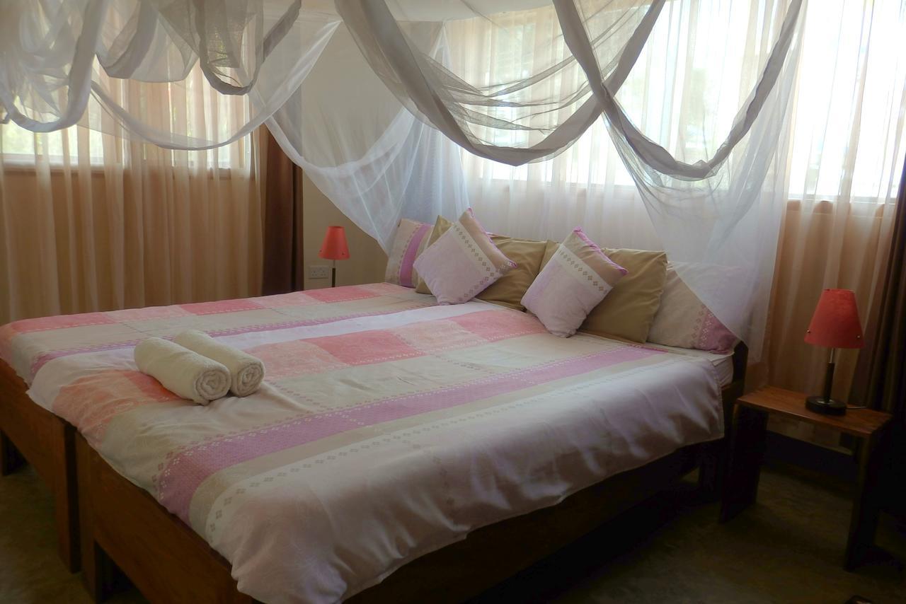 Dutchess Hotel And Restaurant Fort Portal Екстериор снимка