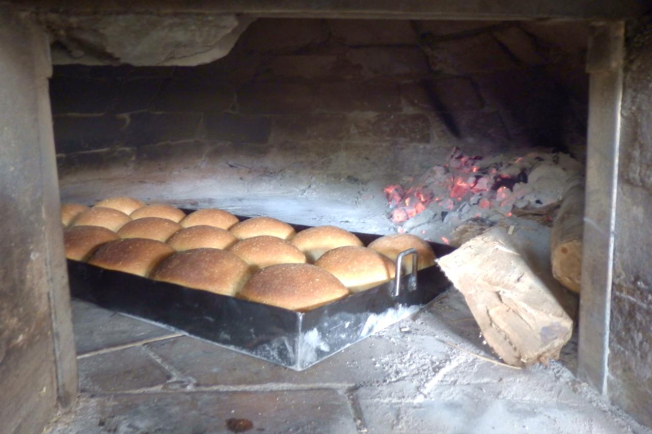 Dutchess Hotel And Restaurant Fort Portal Екстериор снимка